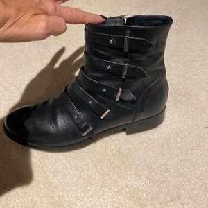 Short black leather Italian booties with silver detail. Size 39. Worn once.